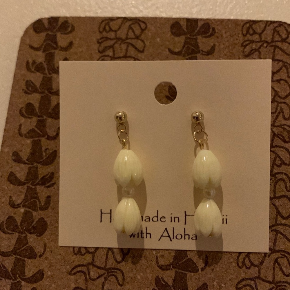 Hawaiian Pikake bead earring